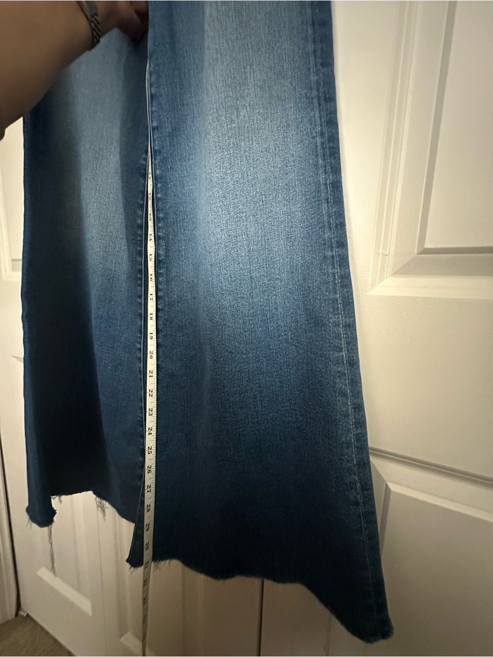 MOTHER The Roller Fray Wide Leg Jeans – Work Hard Play Hard – Size 25 - Picture 9 of 10